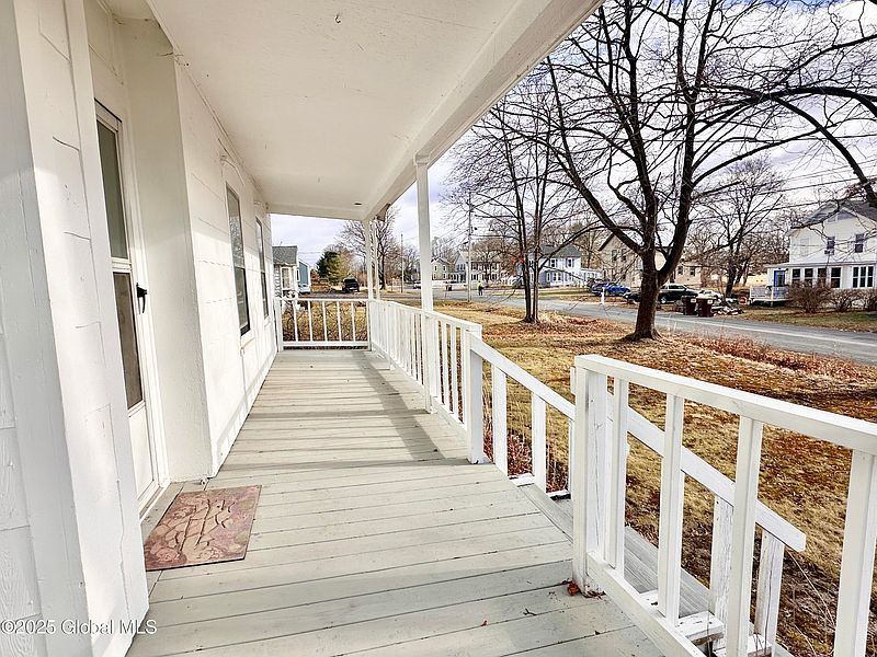 4th image of 11 Footbridge Road