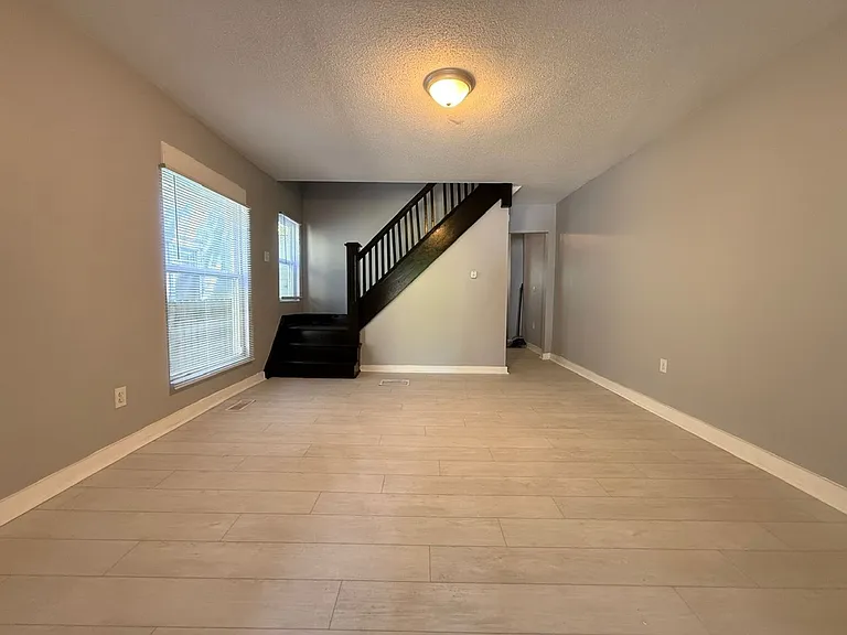 627 N Tacoma Ave — Photo 8