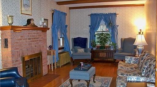 5th image of 126 Walnut St