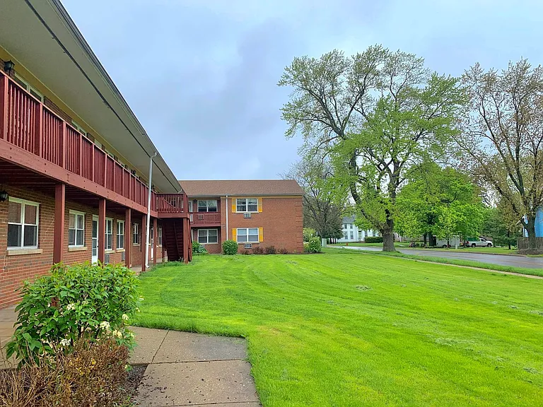 Palatine Park Apartments — Photo 27