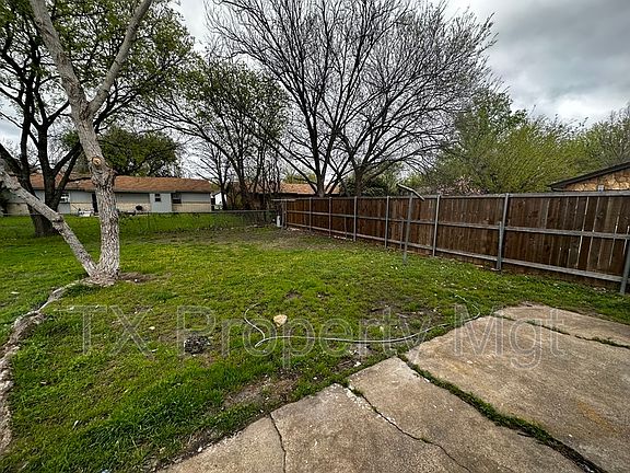 5th image of 712 Heathcliff Dr