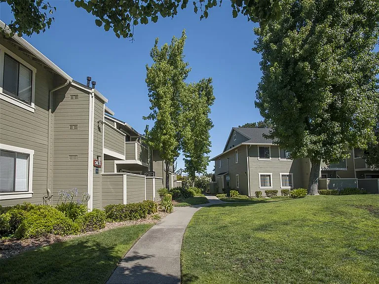 Ridgecrest Apartment Homes — Photo 13