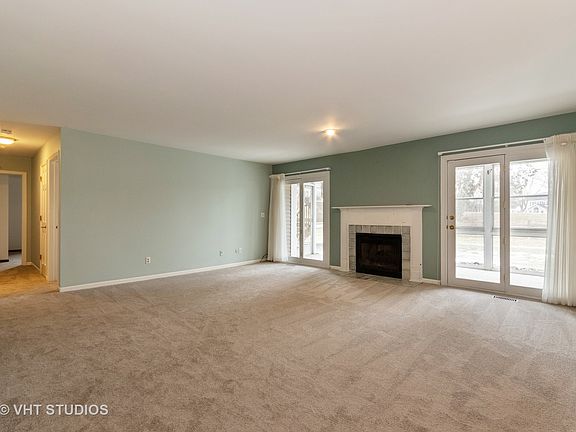 3rd image of 115 Dunham Place Cmns #115