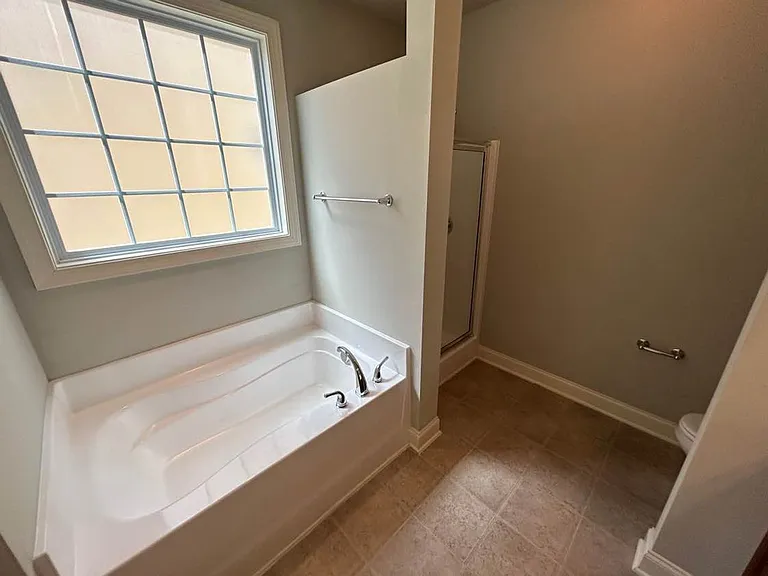 109 Windy Creek Ln — Photo 31