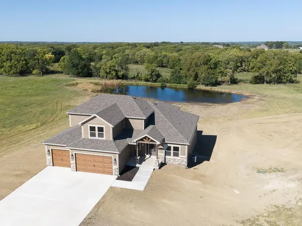 17924 235th St, Tonganoxie, KS 66086