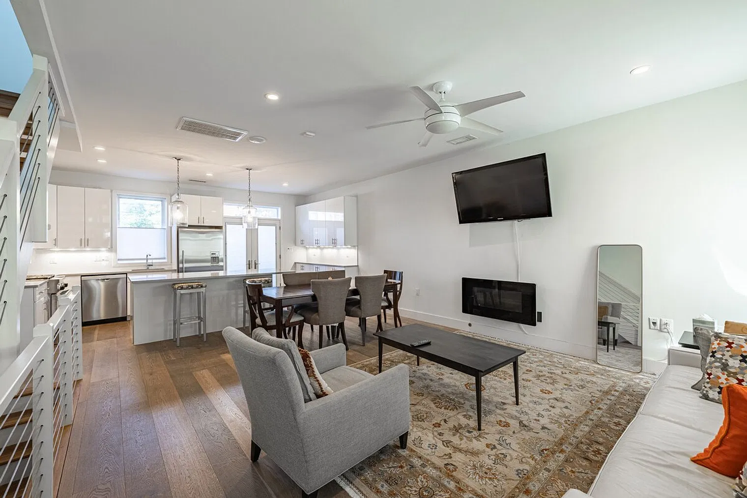 4 bed, 2.0 bath, $10,036 — Photo 2