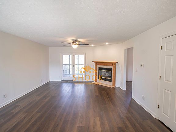 3rd image of 206 E Pine Ave