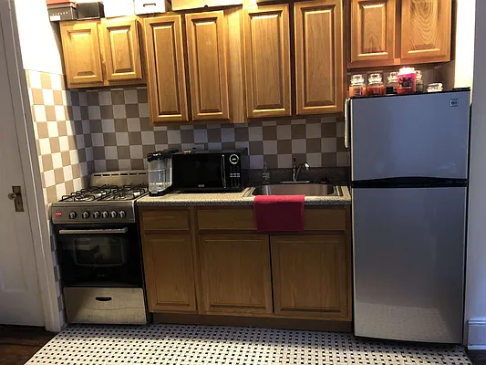 Rented by Metroline Realty | media 3