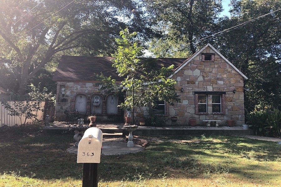 1st image of 363 W Live Oak St