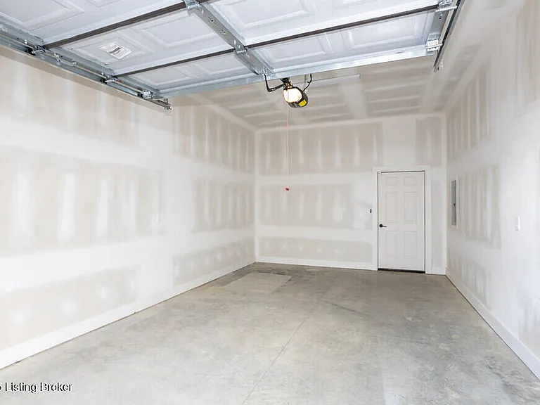 717 Lynn St — Photo 13