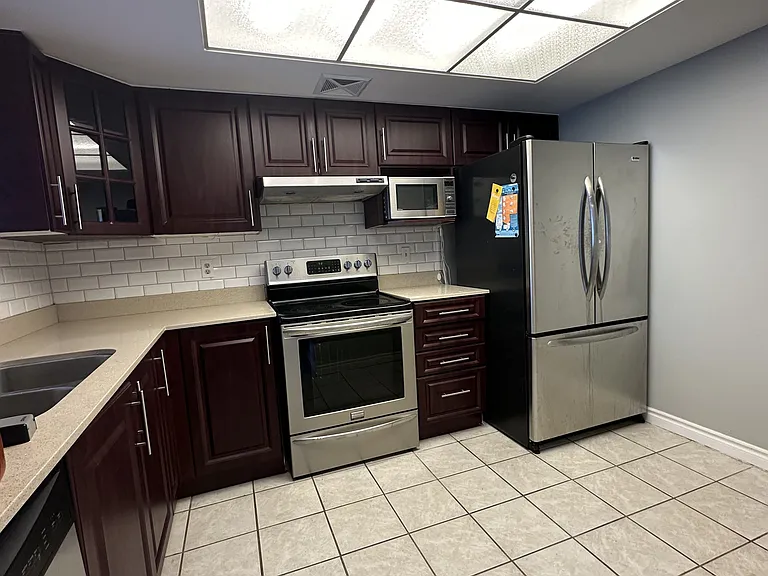 5765 Yonge St #910 — Photo 3