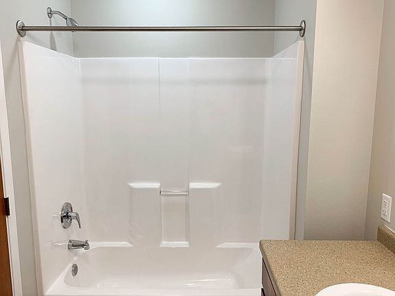 5th image of 630 1st Ave N #211
