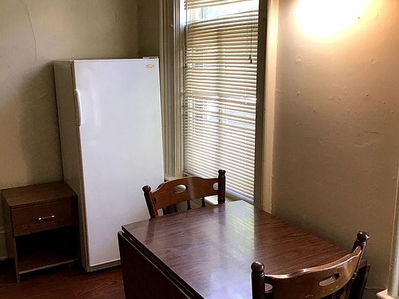 3rd image of 401 W Jackson St APT 2