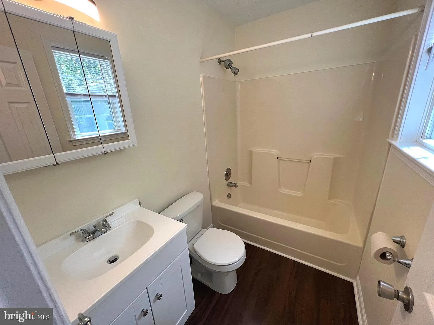 1 bed, 700 sqft, $1,200 — Photo 2