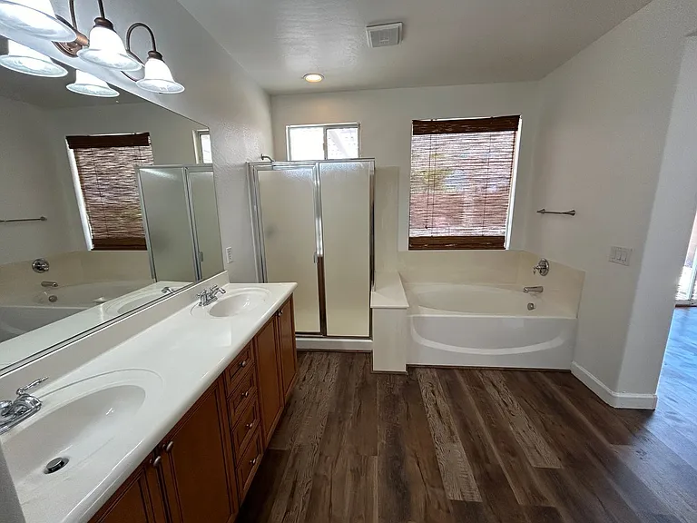 7325 W Ellis St — Photo 8