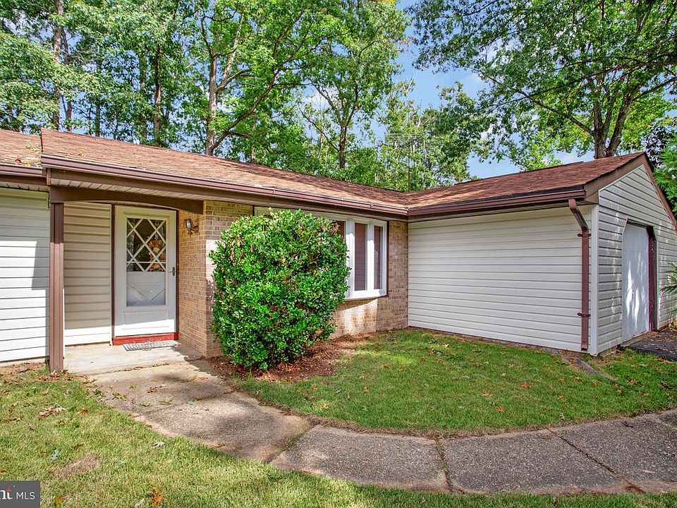 1st image of 3905 Brewster Ct