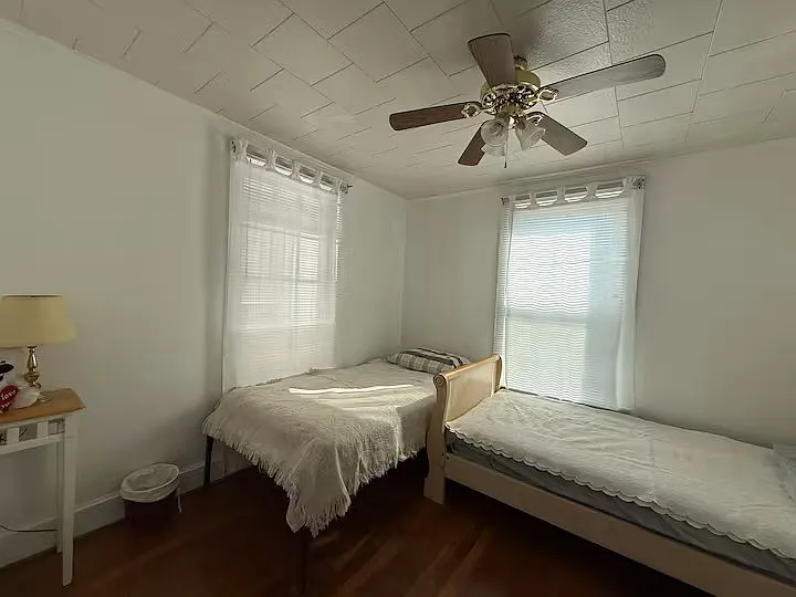 Bedroom 2:
This versatile second bedroom offers ample space and natural light, making it perfect for a guest room, child's room, or home office.