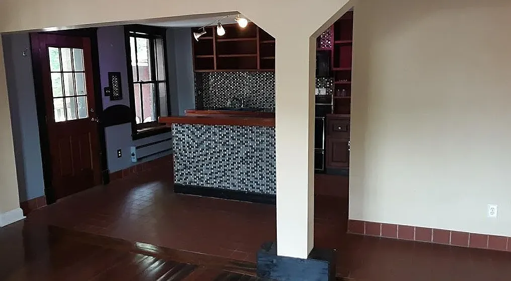 825 Allen Avenue - 3 — Photo 2