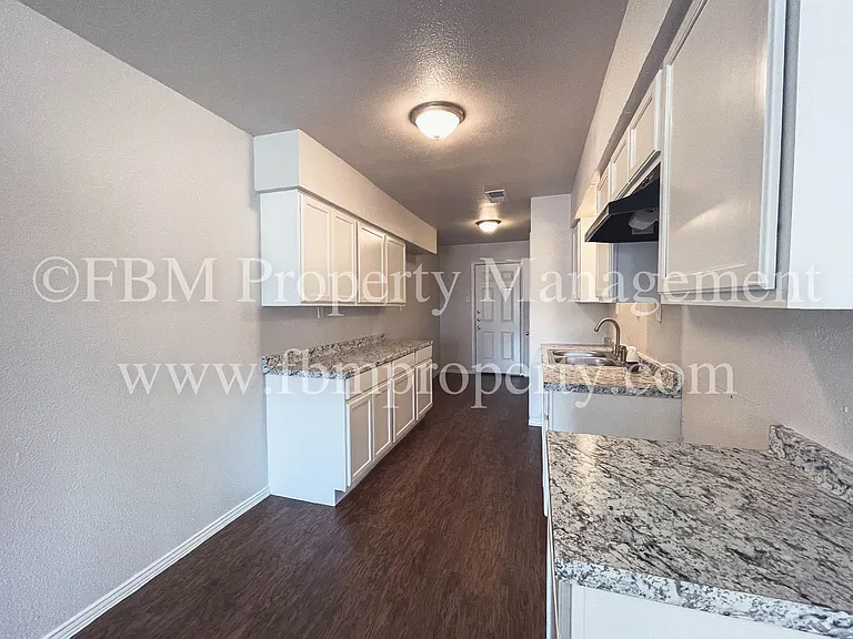 1603 S Hall St #B — Photo 4