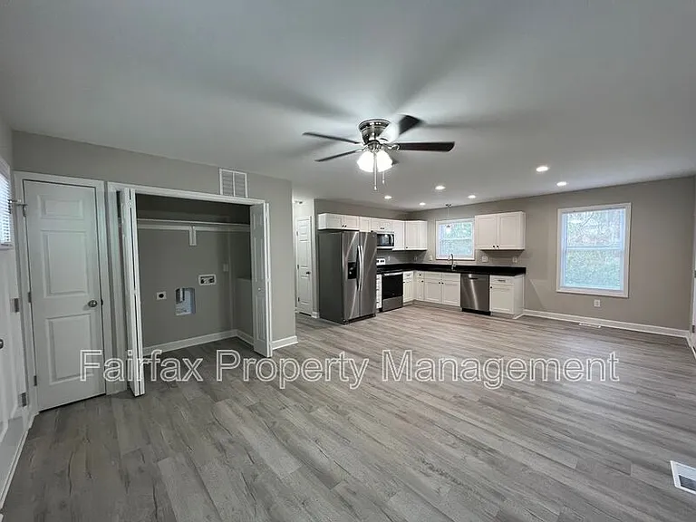 2311 Owen St #C — Photo 2