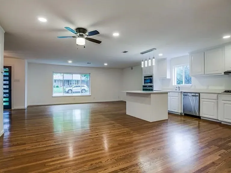 2429 Monaco Ln — Photo 1