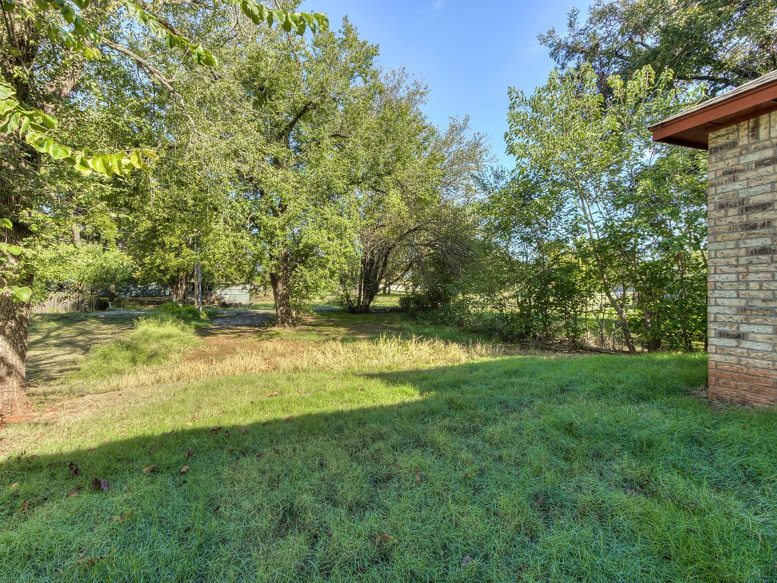 3 bed, 1340 sqft, $1,549 — Photo 2