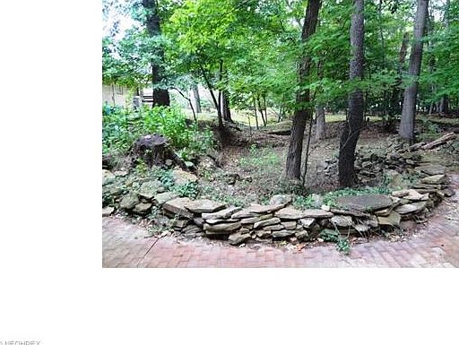 4th image of 981 E Dartmoor Ave