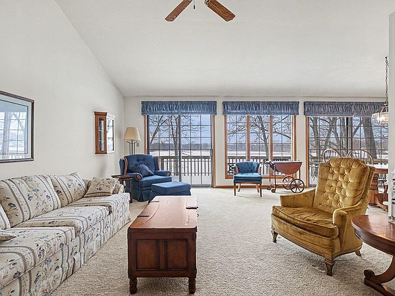 4th image of 2111 Oak Ln