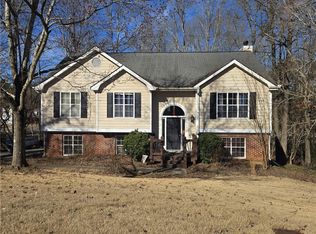 4710 Wheeler Creek Dr, Hoschton, GA 30548