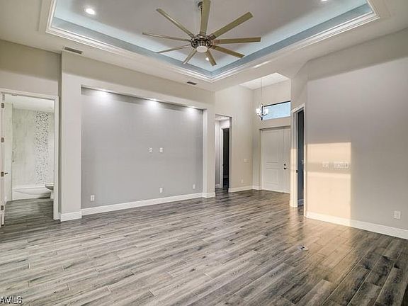3rd image of 635 NE 7th Terrace Cpe