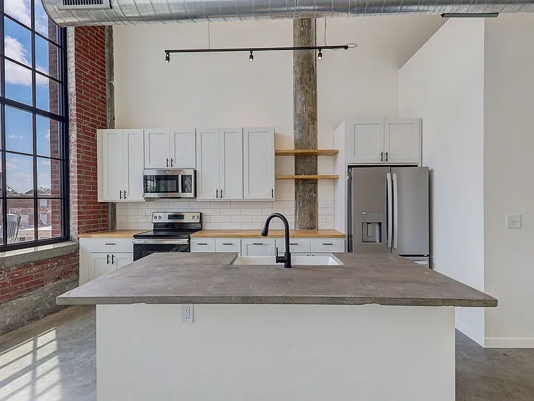 2327 Texas Ave — Photo 4