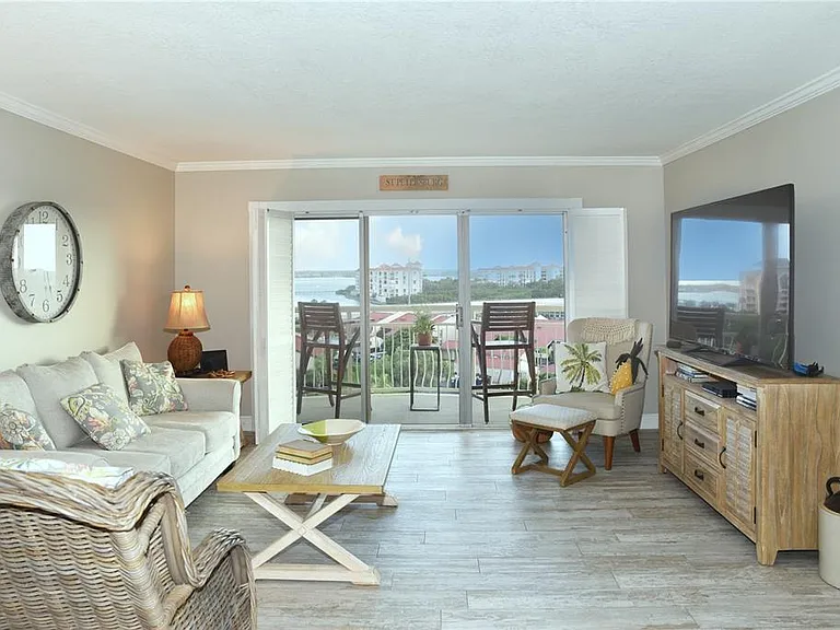 4900 Brittany Dr S #811 — Photo 10