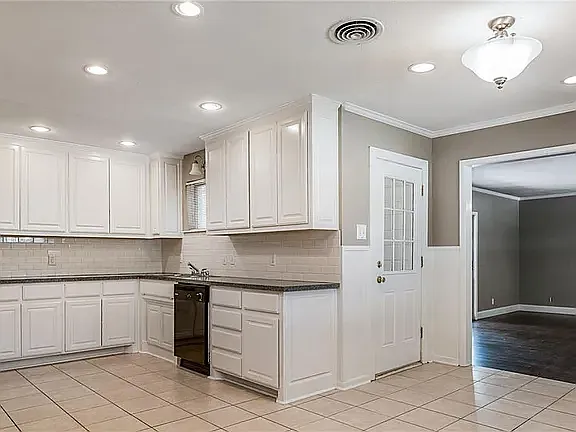 5020 Roxie St — Photo 3