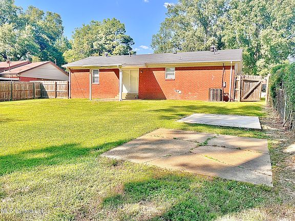 4th image of 1595 Hickory Dr