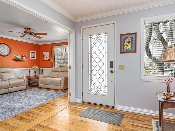 2nd image of 1824 Davison Ave