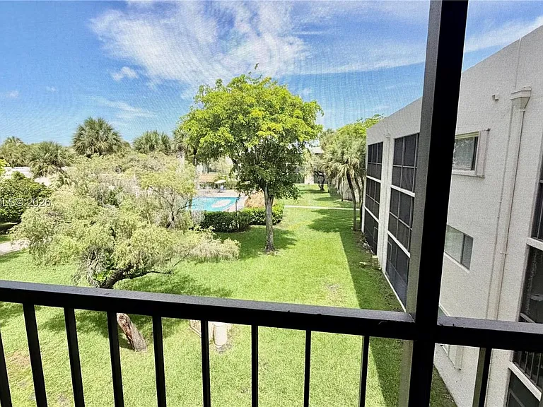 8045 SW 107th Ave #309 — Photo 10