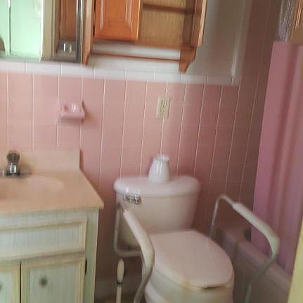 4th image of 748 Lotus Ln