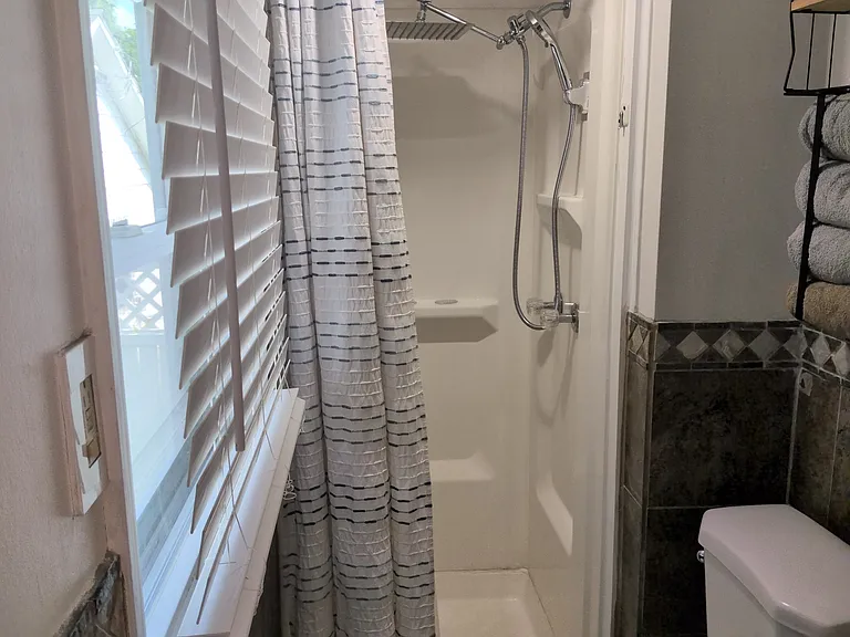 472 Washington Ave — Photo 9