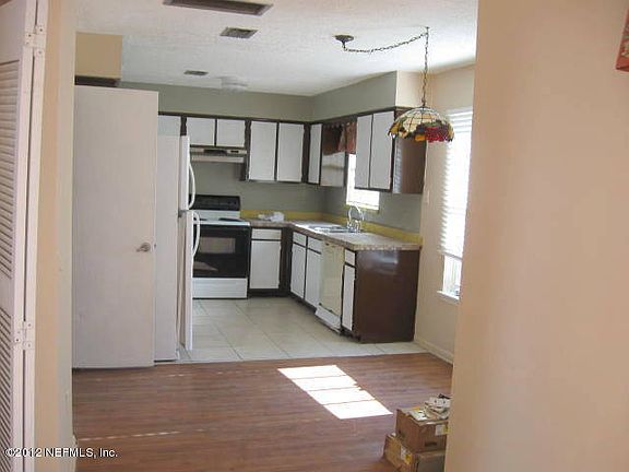 4th image of 1117 Caliente Dr