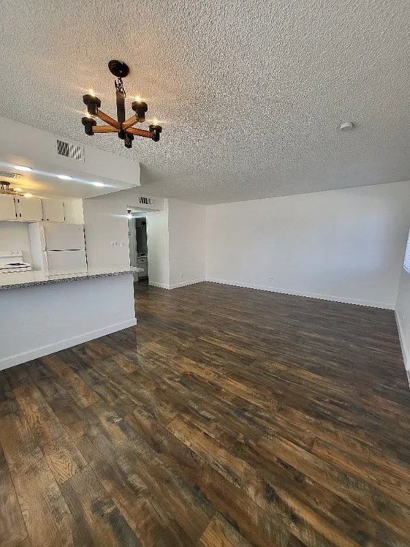 2 bed, 650 sqft, $1,250 — Photo 3