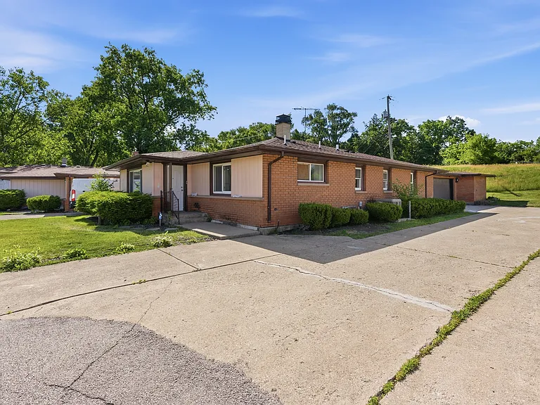 758 Woodruff Ave — Photo 2