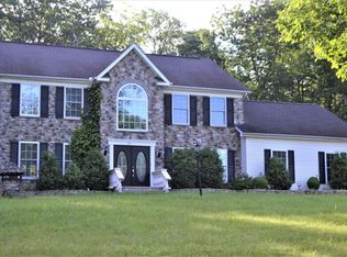 399 Sycamore Dr, East Stroudsburg, PA 18301