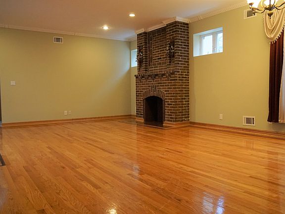5th image of 7149 Harrow St