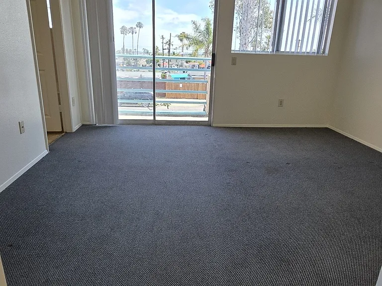 2050 Hornblend St #2050 — Photo 21