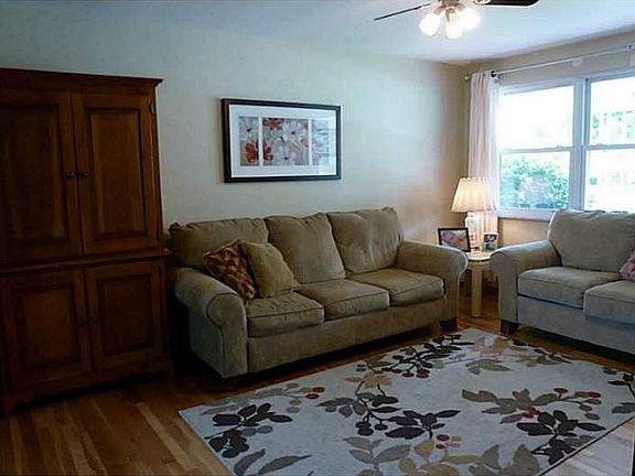 3rd image of 520 Salisbury Dr