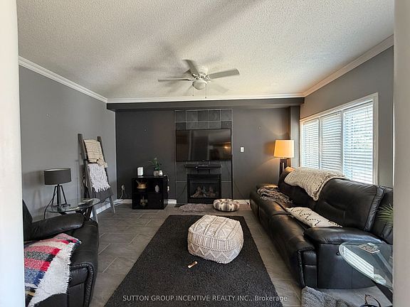 3rd image of 422 Mapleton Ave