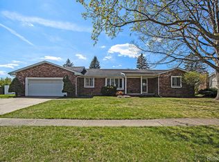 539 Cherrywood Dr, Flushing, MI 48433