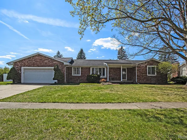 539 Cherrywood Dr, Flushing, MI 48433