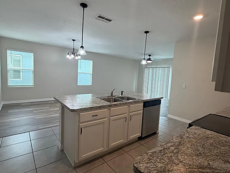 225 Gina Ln — Photo 4