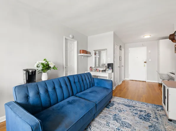 46-01 39th Avenue image 1 of 10